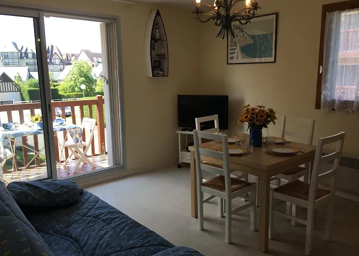 Apartment 2 Pieces A - Proche Et Centre-ville, Balcon Et Parking Prive - Fr-1-487-300 Cabourg