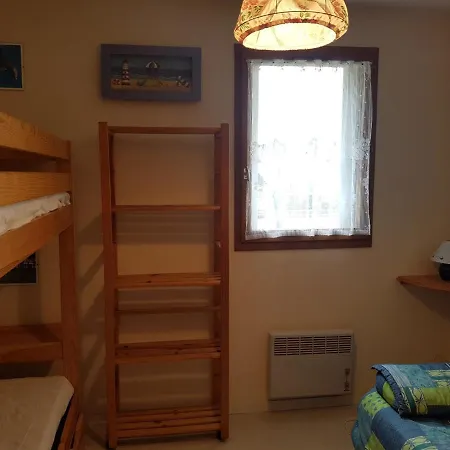 2 Pièces à - Proche Et Centre-ville, Balcon Et Parking Privé - Fr-1-487-300 *