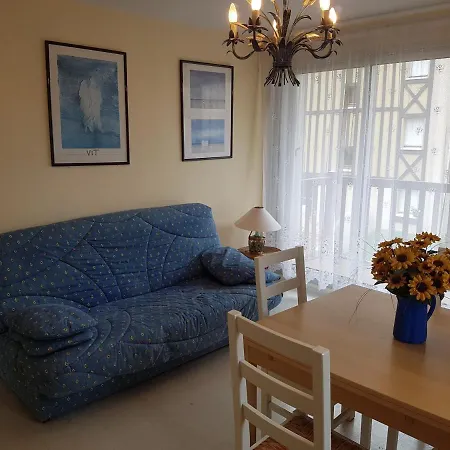 2 Pièces à - Proche Et Centre-ville, Balcon Et Parking Privé - Fr-1-487-300 * Cabourg