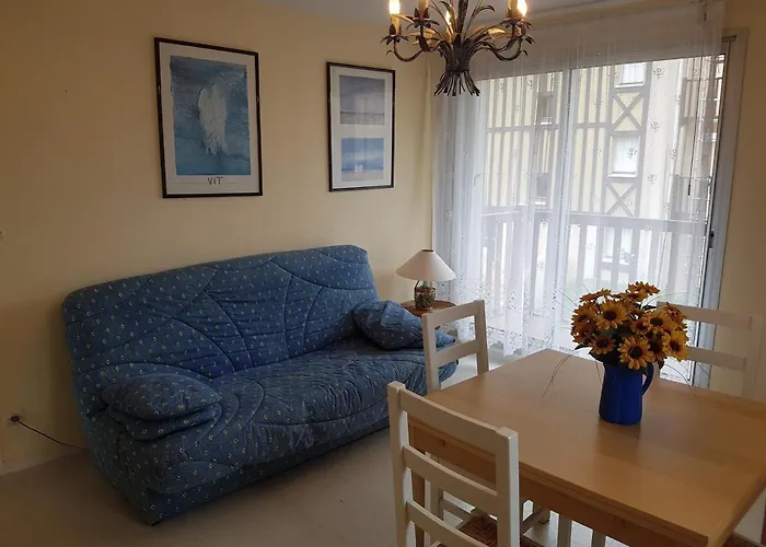 2 Pièces à - Proche Et Centre-ville, Balcon Et Parking Privé - Fr-1-487-300 * Cabourg