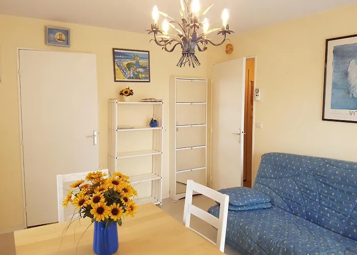 2 Pièces à - Proche Et Centre-ville, Balcon Et Parking Privé - Fr-1-487-300 Cabourg